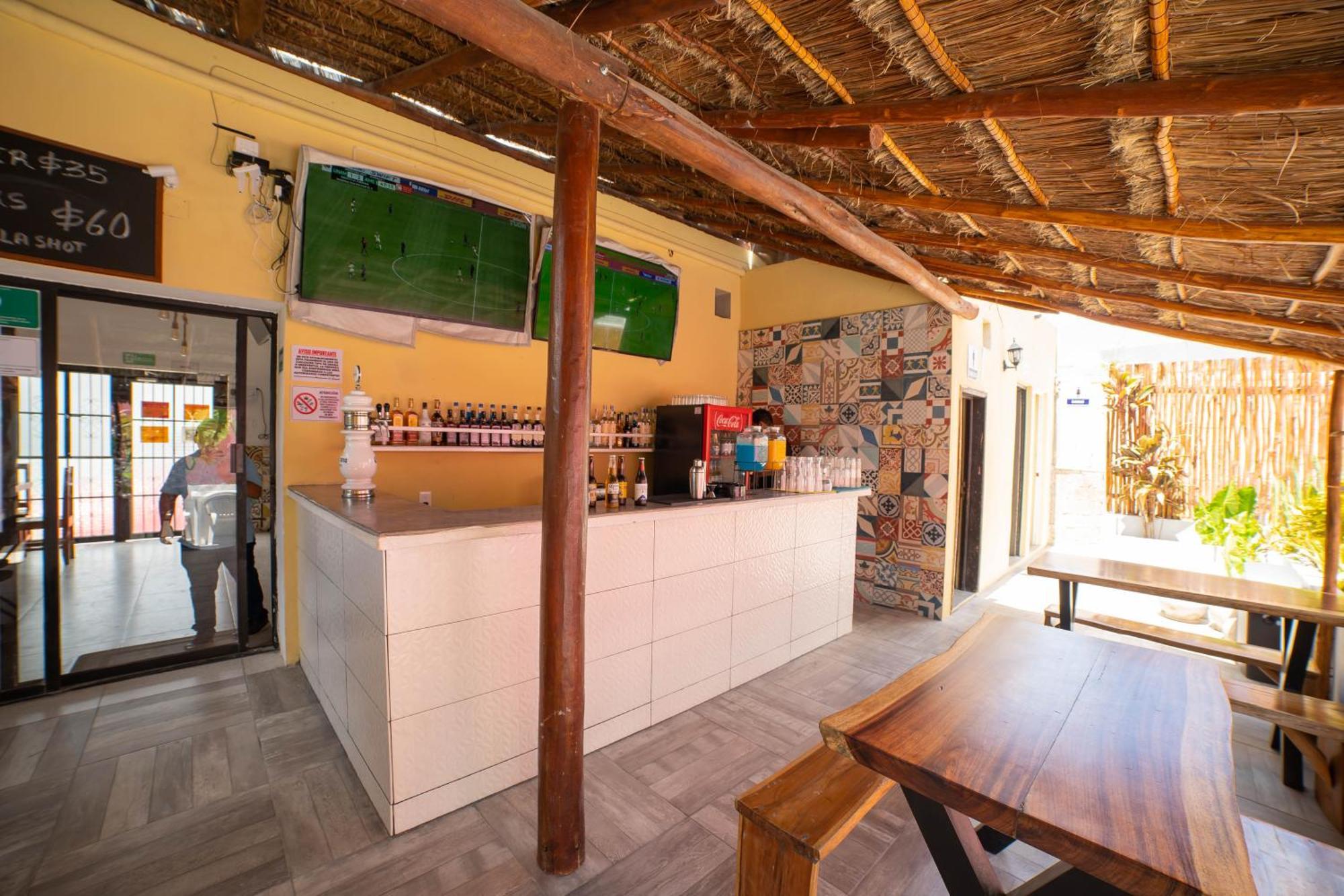 New Friends Hostel & Bar Adults Only Valladolid  Buitenkant foto